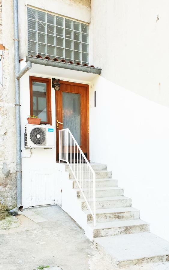 Apartman Kyra Póla Kültér fotó